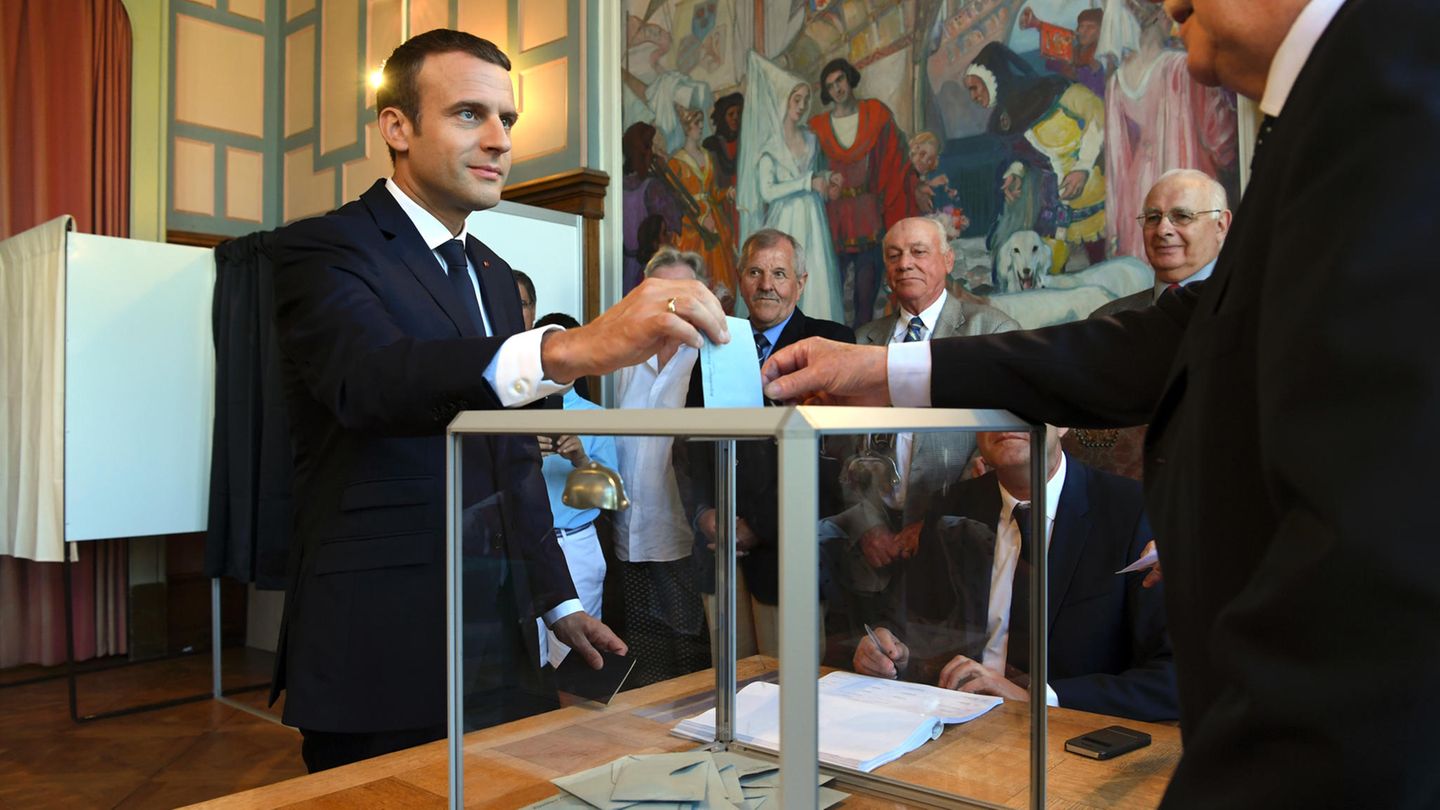 Emmanuel Macron: Frankreichs Staatspräsident bei der zweiten Runde der Parlamentswahl