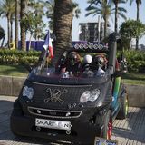 Dieser Smart ist eine Mischung aus Mad Max-Vehikel und Death Metal-Rock