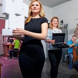 Deutscher Gründerpreis 2017: Handwerk trifft Hightech Amoonìc – Finalist in der Kategorie Aufsteiger: Olga Dick (l.) und Sabine Linz modernisieren die Schmuckbranche – sie machen den Kunden zum Designer. Die online individualisierbaren Ringe, Ketten und Anhänger werden dann nach alter Handwerkskunst, aber auch mit modernster 3-D-Technik gefertigt.