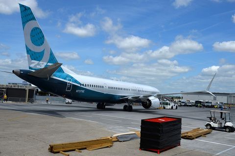 Eine Boeing 737-MAX-9 erreicht die Luftfahrtmesse nahe Paris