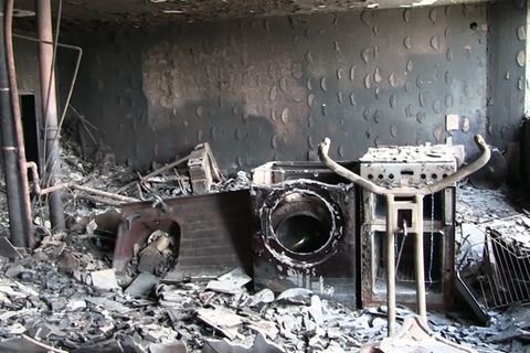 Hochhausbrand in London: Nichts als Trümmer und Asche: Polizei zeigt Aufnahmen aus dem Grenfell Tower