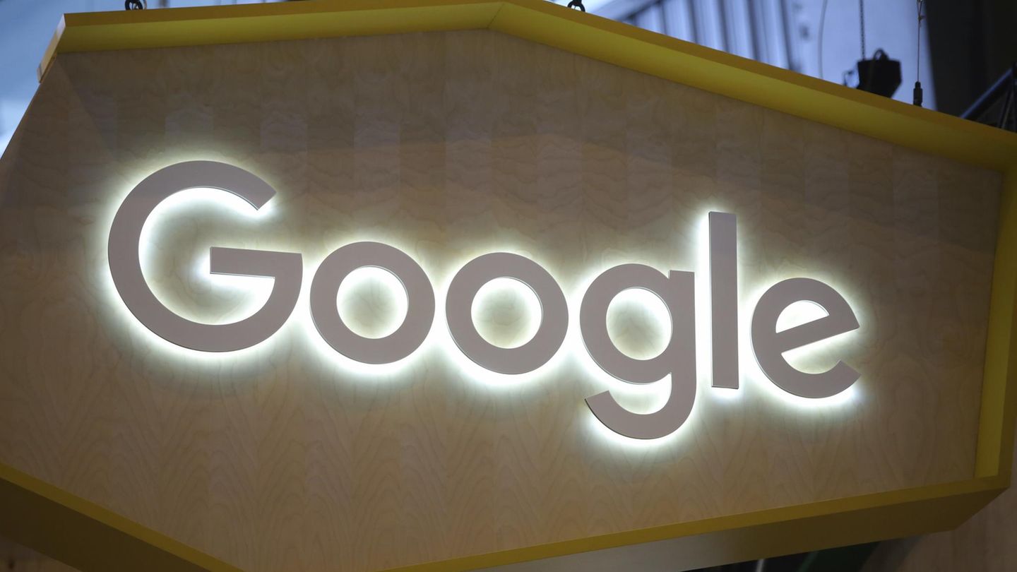 Google-Schild in Paris