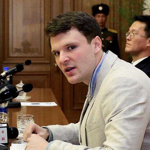 Otto Warmbier - hier vor einem Gericht in Nordkorea - schaut in die Kamera - Der US-Stduent ist gestorben