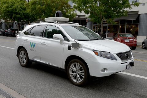 Autonomes Fahren: Ein selbstfahrendes Auto der Marke Lexus, umgebaut von der Google Tochterfirma Waymo in Mountain View, USA.