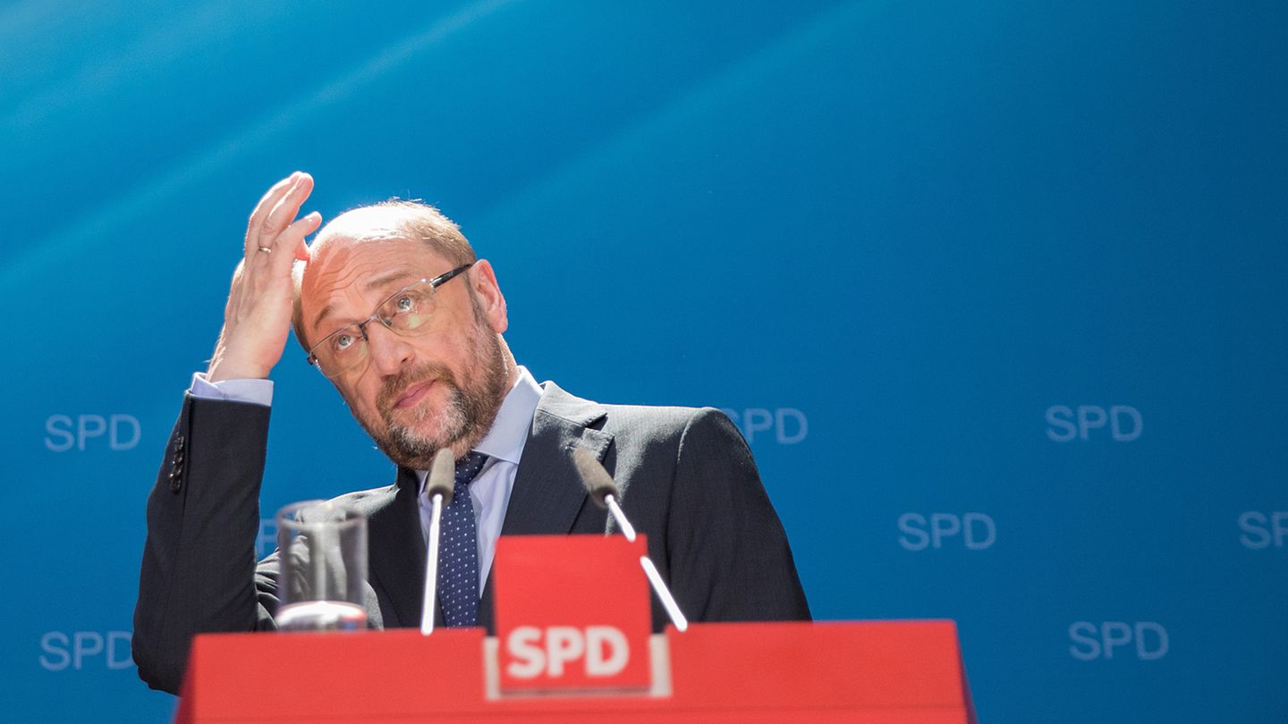 Martin Schulz, SPD-Kanzlerkandidat, schaut skeptisch