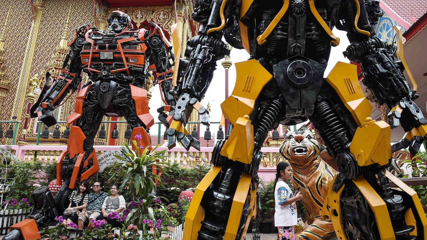 So sehen die fertigen Figuren im Wat Tha Kien, dem buddhistischen Tempel von Nonthaburi aus.