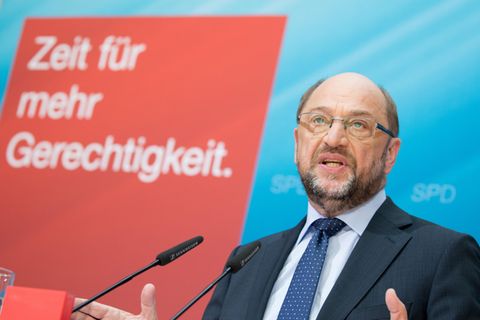 SPD-Kanzlerkandidat Martin Schulz vor Schild "Zeit für mehr Gerechtigkeit" bei der Vorstellung des Steuer-Konzepts