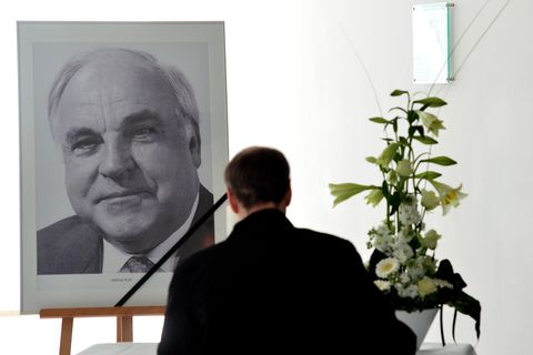 Altkanzler Helmut Kohl ist am 16. Jnui 2017 87-jährig verstorben.