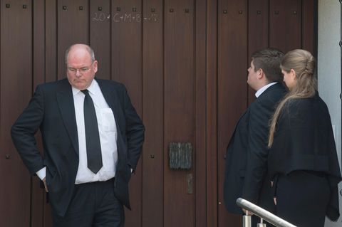 Walter Kohl vor dem Haus des Altkanzlers Helmut Kohl