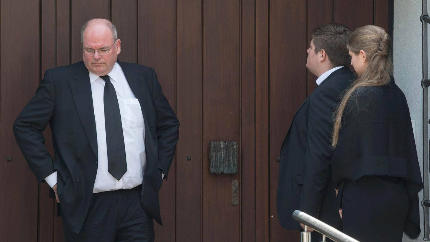 Walter Kohl vor dem Haus des Altkanzlers Helmut Kohl