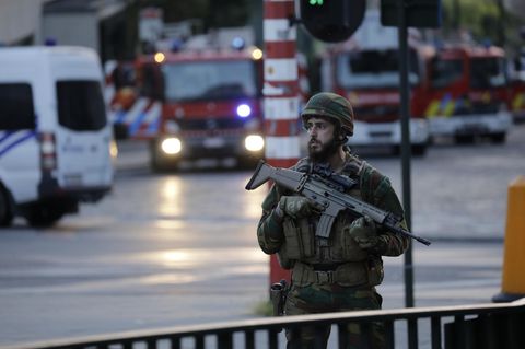 Soldat, Maschinengewehr, Blaulicht - alles schon gesehen. Brüssel nach dem vereitelten Anschlag am 20. Juni