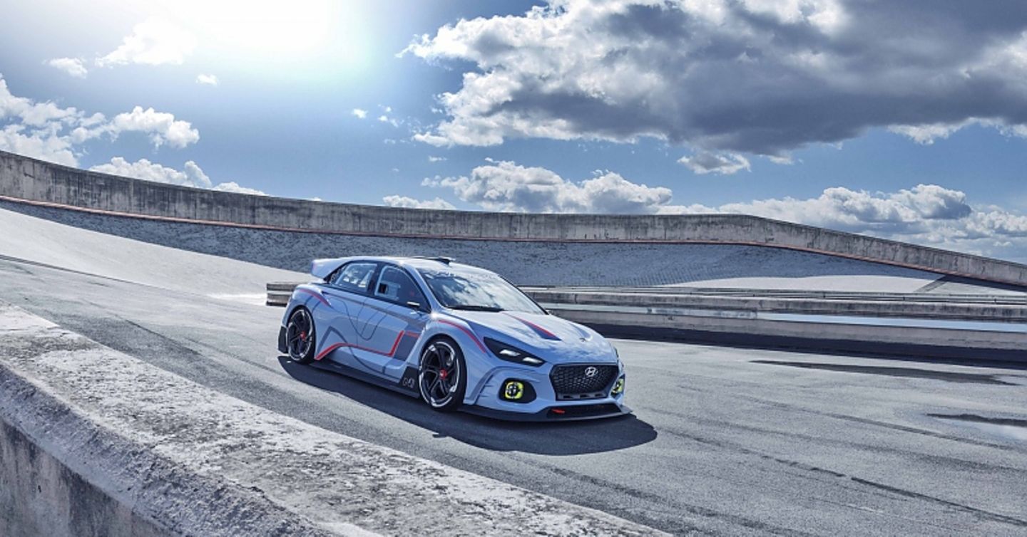 Vom Hyundai i30 N wird es zwei Varianten geben: eine mit rund 250 PS und eine mit dem Performance Paket, die circa 275 PS hat