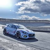 Vom Hyundai i30 N wird es zwei Varianten geben: eine mit rund 250 PS und eine mit dem Performance Paket, die circa 275 PS hat