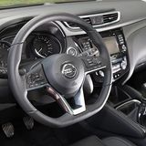 Das Lenkrad hat eine neue Form und einen dickeren Kranz