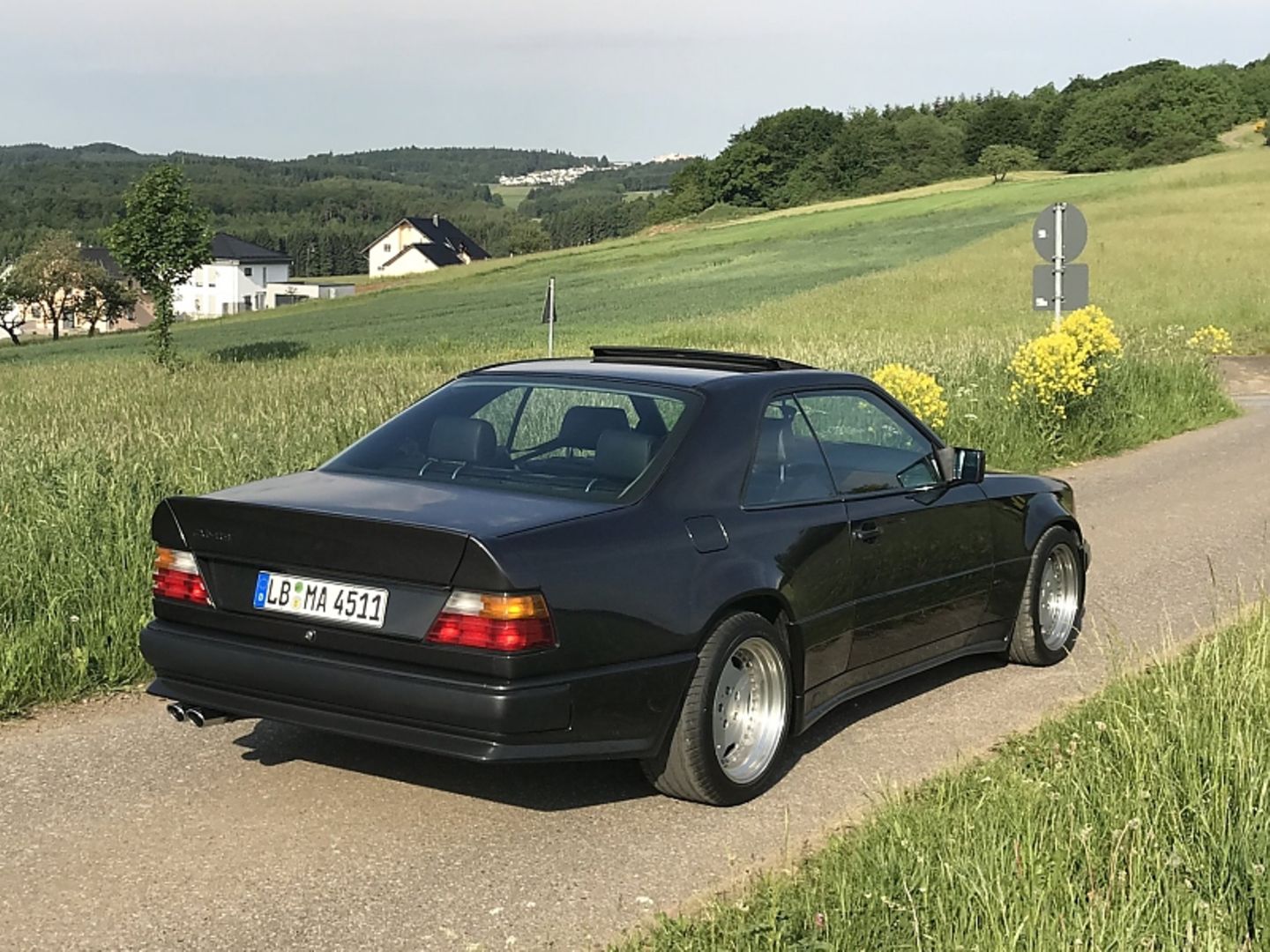 Mercedes 300 CE 6.0 AMG - 385 PS, 289 km/h Spitze
