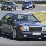 Mercedes 300 CE 6.0 AMG - fühlt sich auch auf der Nordschleife des Nürburgrings wohl