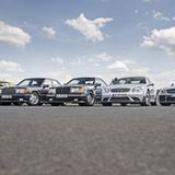 AMG Versionen mit Mercedes 300 CE 6.0 AMG in der Mitte