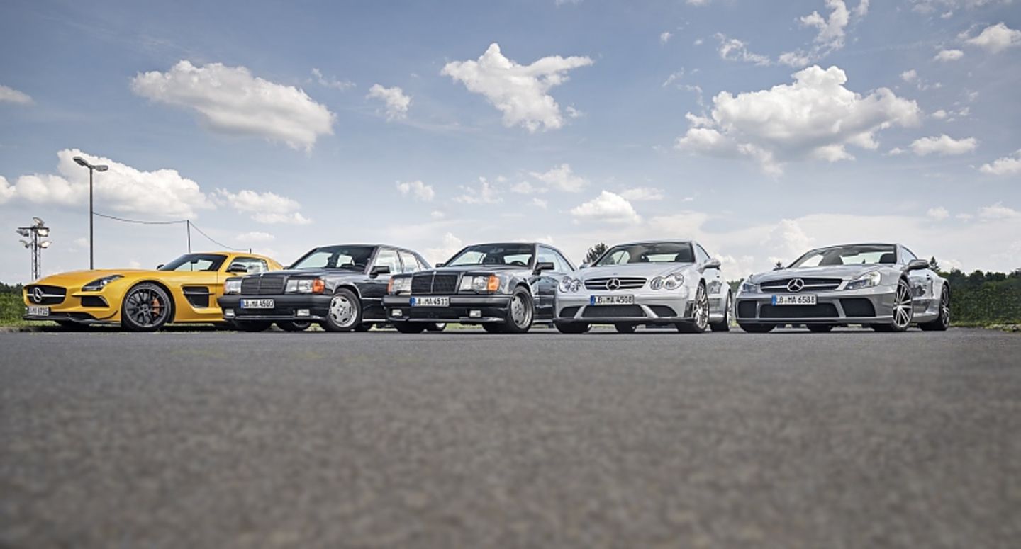AMG Versionen mit Mercedes 300 CE 6.0 AMG in der Mitte