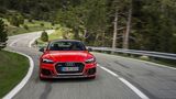 Die Front des Audi RS 5 Coupe ist deutlich breiter als das Basismodell