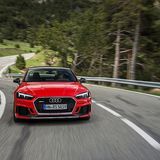 Die Front des Audi RS 5 Coupe ist deutlich breiter als das Basismodell