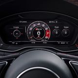 Das Kombielement im Audi RS 5 Coupe zeigt unter anderem auch das aktuelle Drehmoment und den G-Wert an