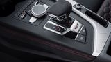 Der Audi RS 5 Coupe kommt mit eine achtstufigen Automatik