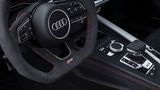 Überall im Audi RS 5 Coupe: Das RS Logo