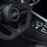Überall im Audi RS 5 Coupe: Das RS Logo