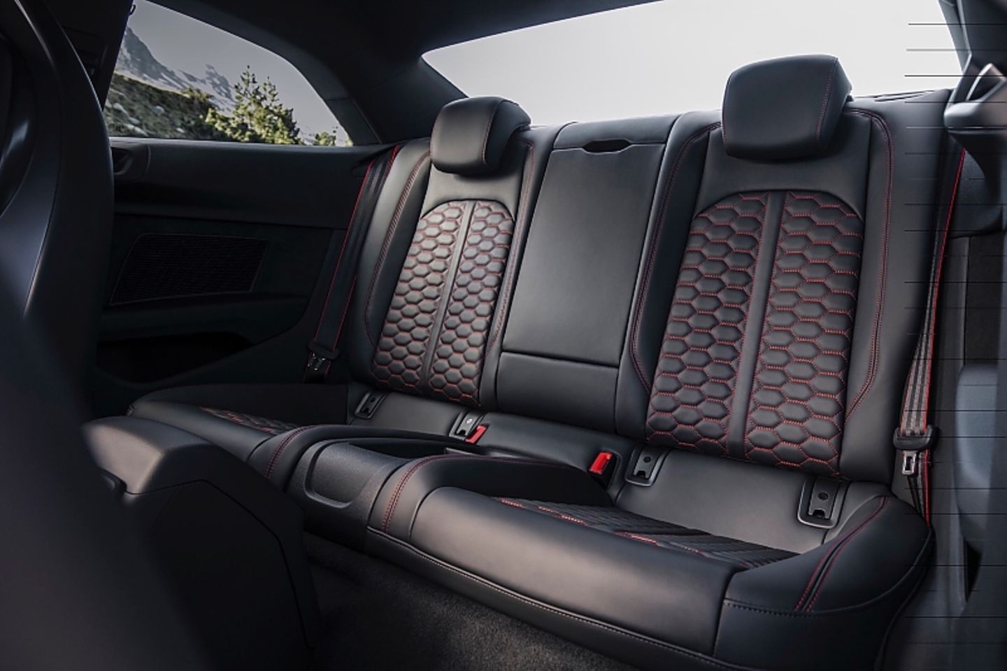 Auf der Rückbank im Audi RS 5 Coupe geht es nicht wirklich bequem zu