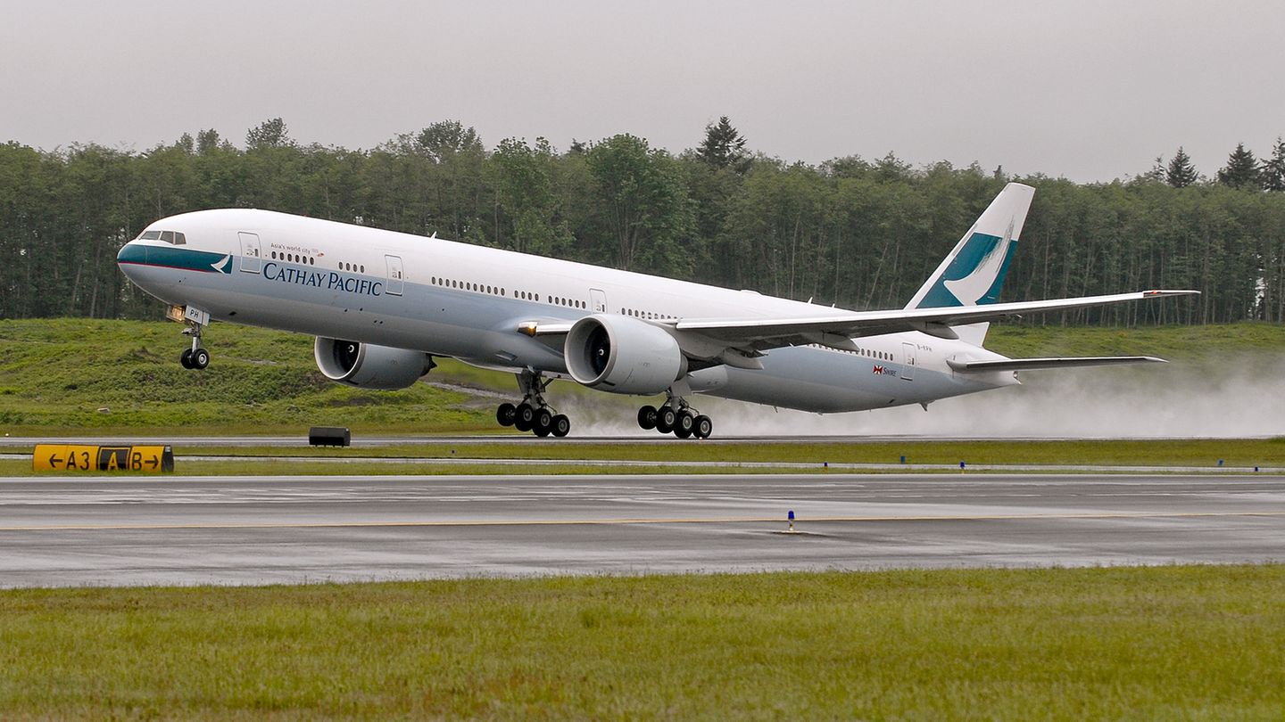 Cathay Boeing 777