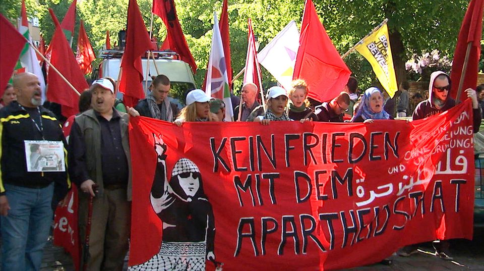 WDR-Doku: Eine Demonstration in Berlin gedenkt der palästinensischen Katastrophe "Nakba" von 1948