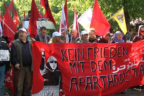 WDR-Doku: Eine Demonstration in Berlin gedenkt der palästinensischen Katastrophe "Nakba" von 1948