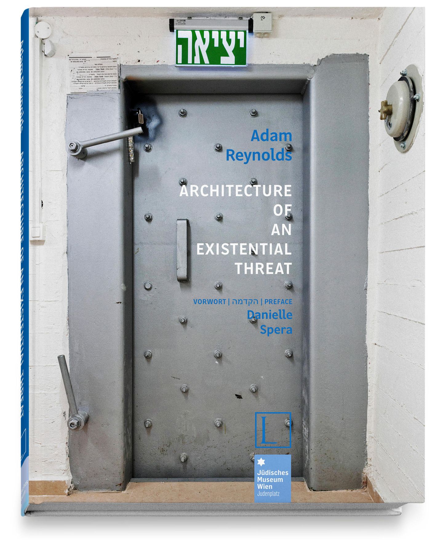 Zwischen Angst und Pragmatismus: Aus: Adam Reynolds: "Architecture of an existential threat", mit einem Vorwort von Danielle Spera, 69 Fotos auf 144 Seiten, erschienen in der Edition Lammerhuber. Die Fotoausstellung "Bunker! Architektur des Überlebens" zeigt das Jüdisches Museum Wien noch bis zum 8. Oktober 2017. Aus: Adam Reynolds: "Architecture of an existential threat", mit einem Vorwort von Danielle Spera, 69 Fotos auf 144 Seiten, erschienen in der Edition Lammerhuber. Die Fotoausstellung "Bunker! Architektur des Überlebens" zeigt das Jüdisches Museum Wien noch bis zum 8. Oktober 2017.