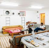 Das Menschenrechtsbüro der Organisation Dukium in Beer Sheva, die sich für das Zusammenleben von Arabern und Juden engagiert, hat seinem Bunker mit einer Sessel- und Sofa-Landschaft den Schrecken genommen.