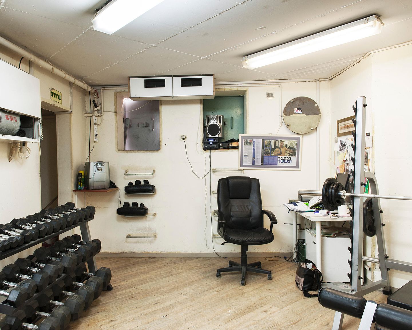 Wenn die Bunker schon überall stehen, kann man sie auch funktional nutzen. Dieser Schutzraum in einem Einkaufszentrum in Modi'in ist zugleich ein Fitnessstudio 