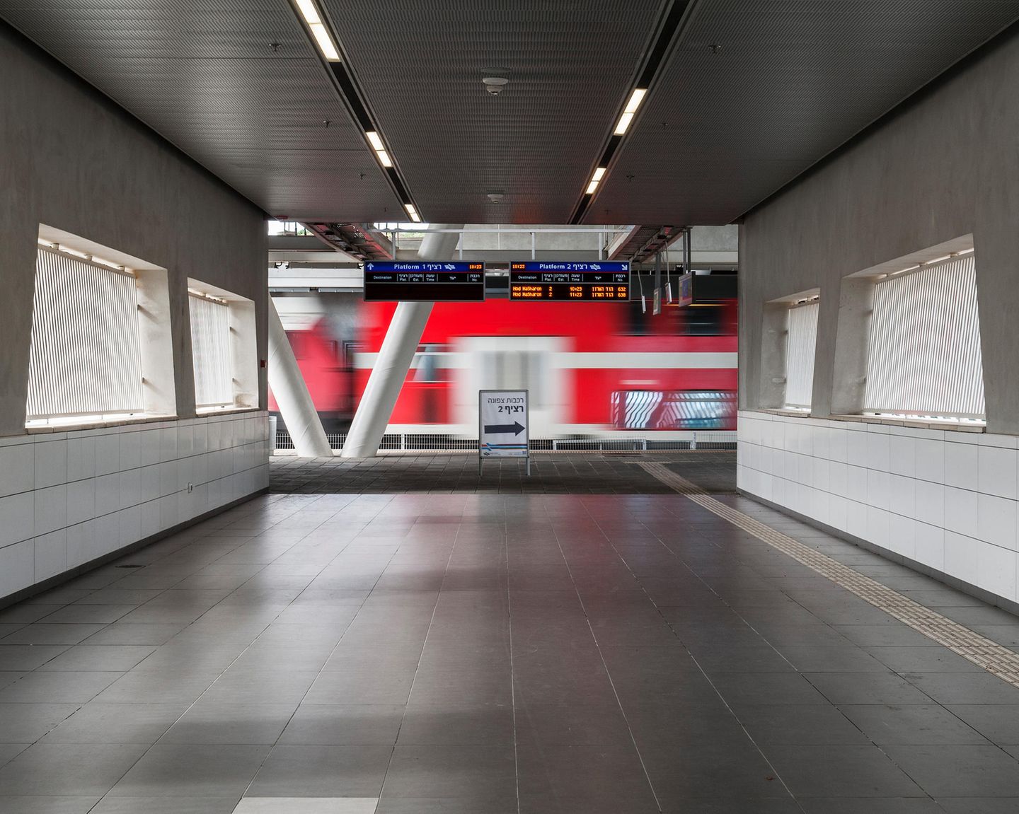 Der Ort Sderot liegt in unmittelbarer Nachbarschaft des Gaza-Streifens. Der hiesige Bahnhof wurde so konzipiert, dass er auch Raketentreffern standhält.