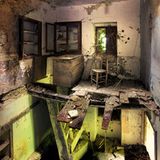 Weggebrochene Decken und Böden: Kaum eines der Häuser kann gefahrlos betreten werden.