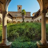 Biotop im Innenhof: Dieses Kloster hat zuletzt als medizinische Einrichtung gedient.