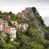 Der Großteil des Ortes bleibt heute unerreichbar, da die Verbindungen und Ruinen an vielen Stellen unter den Trümmern begraben liegen.