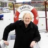 Der Country-Barde Gunter Gabriel steht am 26.10.2009 auf dem Oberdeck seines Hausbootes in Hamburg.