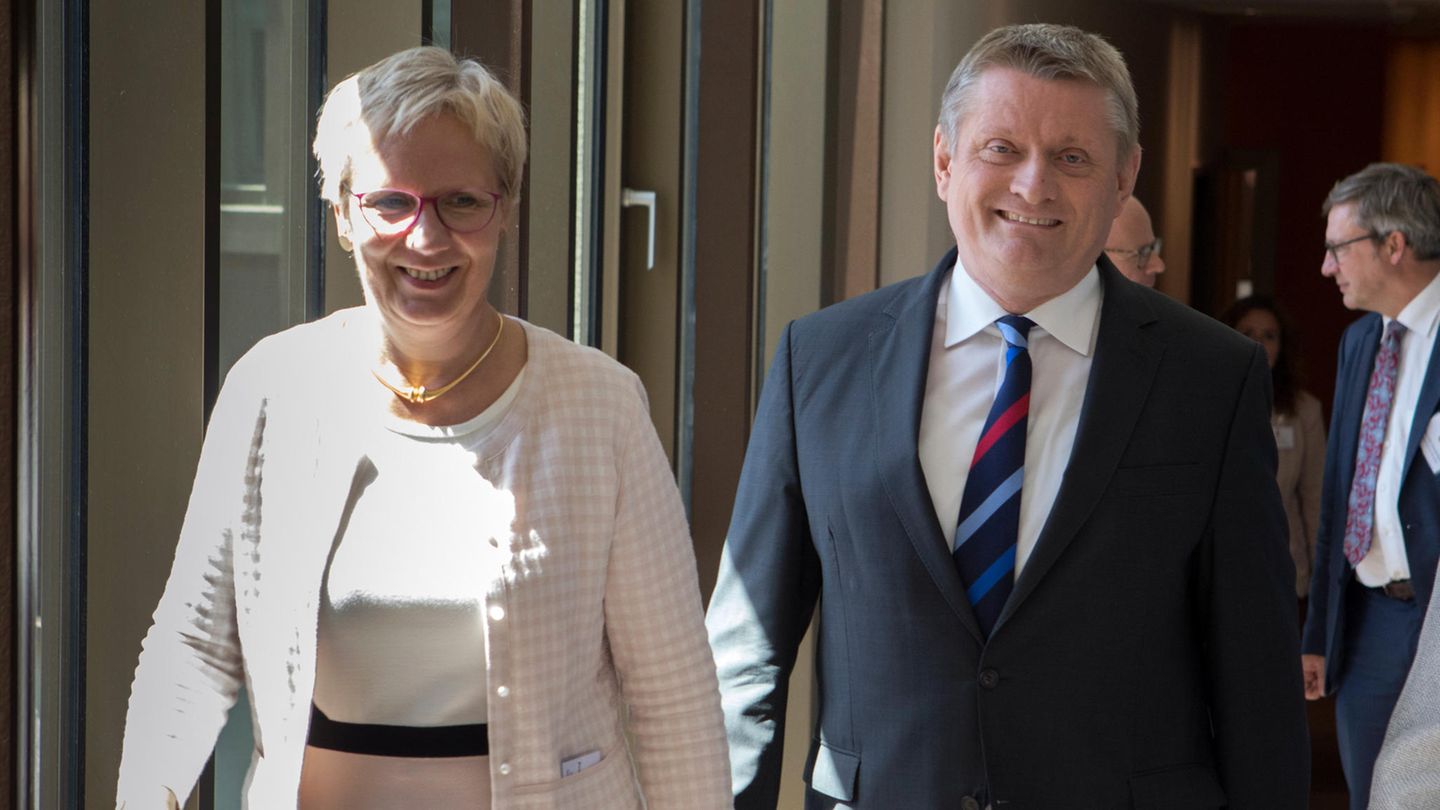 90. Gesundheitsministerkonferenz: Eva Quante-Brandt und Bundesgesundheitsminister Hermann Gröhe