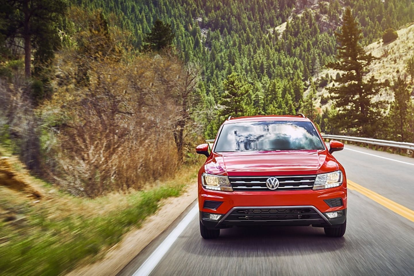 VW Tiguan Allspace 2.0 TSI - serienmäßig nur mit Halogen-Licht