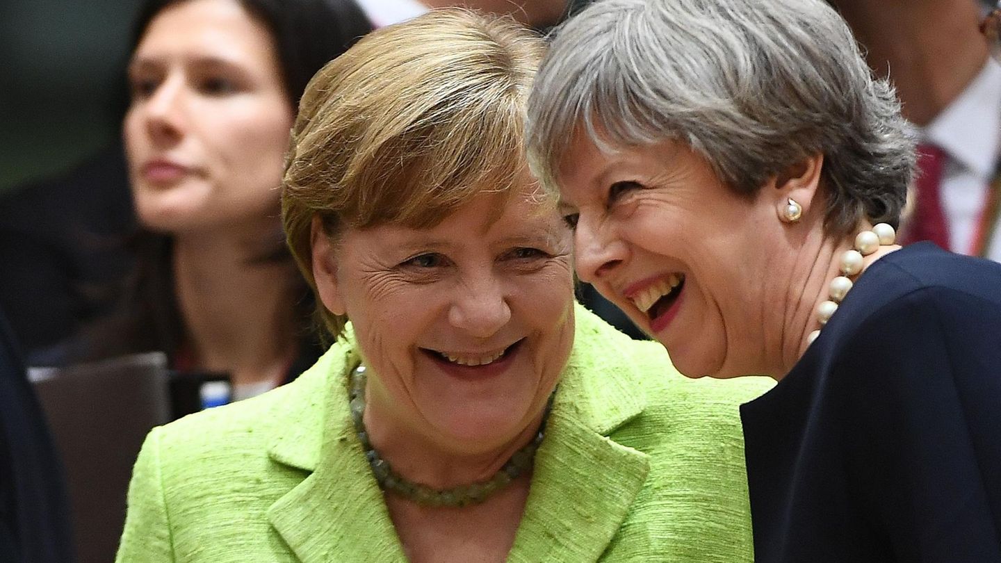 Angela Merkel und Theresa May: Lockere Stimmung trotz harter Brexit-Vorgespräche