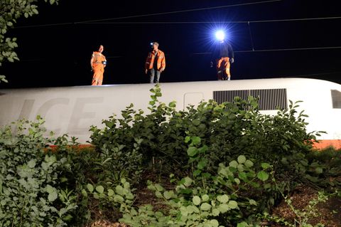 Bahnverkehr auf der Strecke Berlin - Düsseldorf nach Unwetterschaden unterbrochen