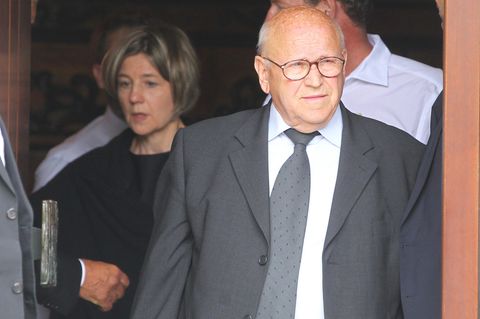 Helmut Kohl: Sein langjähriger Fahrer Eckhard Seeber verlässt den Bungalow in Oggerhsheim nach seinem Kondolenzbesuch