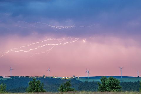 Unwetterfront zieht über das Erzgebirge