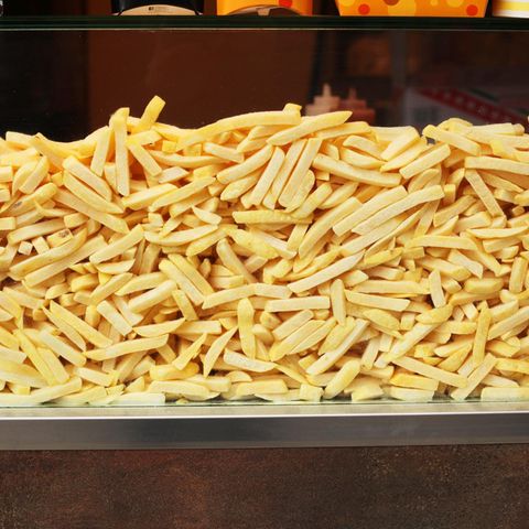 Ein riesiger Haufen an Pommes. In Bochum haben Einbrecher 60 Kilo aus einem Kiosk mitgehen lassen.