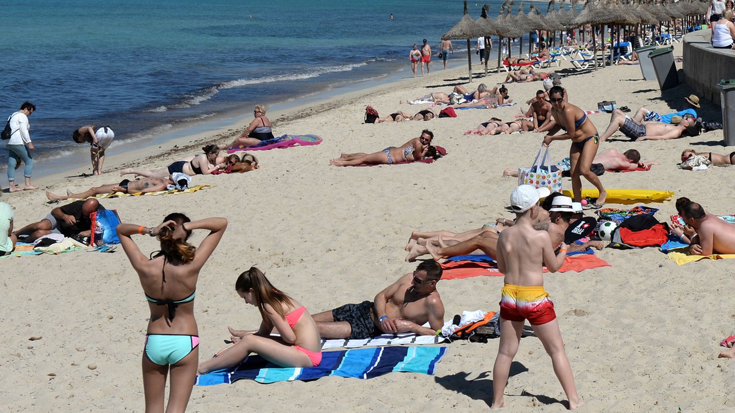 Mallorca-Touristen am Strand