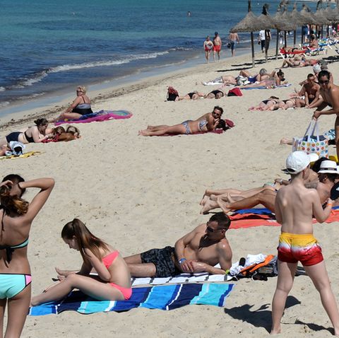Mallorca-Touristen am Strand