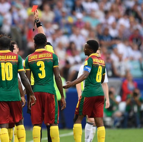 Rote Karte gegen Kamerun